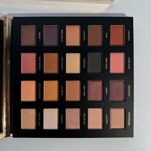 New/Unused Iconic London Booming & Gleaming 20-Shade Eyeshadow Palette